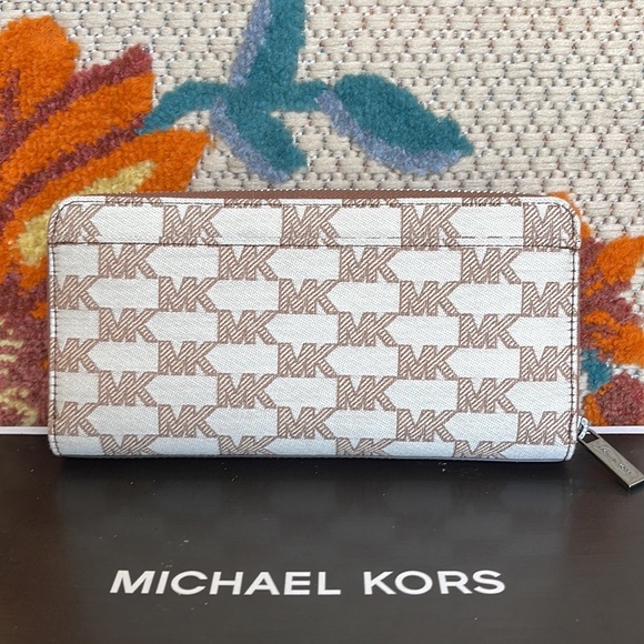 Michael Kors Men’s Women’s Cooper Tech Zip Around Continental Wallet
Cream Multi - Picture 2 of 16